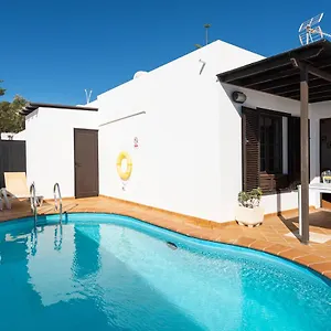 villa-princesa-guacimara-piscina-climatizada-y-bbq.in-canary-islands.com/