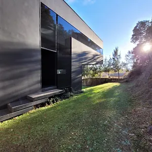  Villa The Black Line House